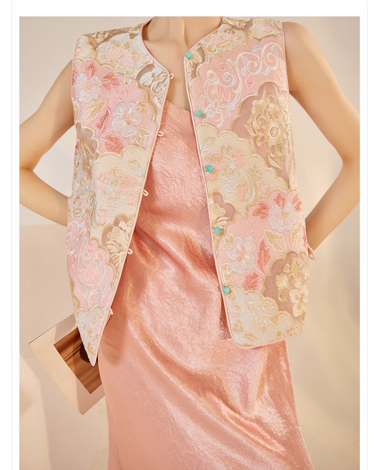 Silk Amari Captivating Embroidery Qipao Cheongsam Vest Top