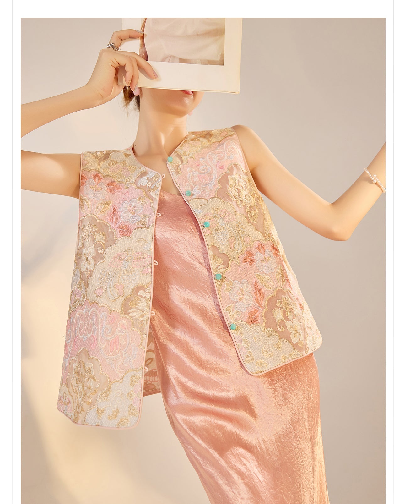 Silk Amari Captivating Embroidery Qipao Cheongsam Vest Top