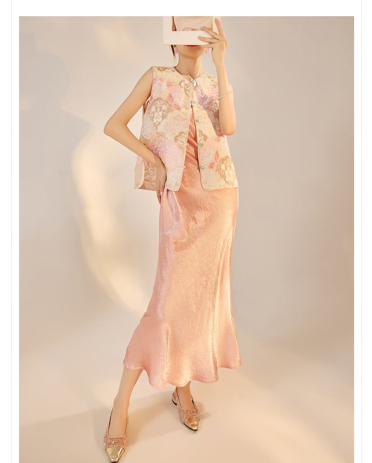 Silk Amari Captivating Embroidery Qipao Cheongsam Vest Top