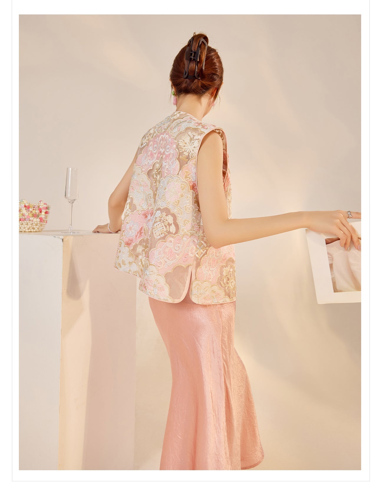 Silk Amari Captivating Embroidery Qipao Cheongsam Vest Top
