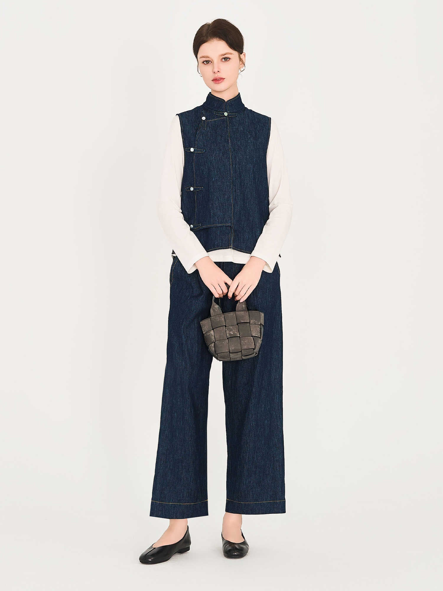 Pantolonsiz yubka ostida tomosha qiling Pantolonsiz yubka ostida tomosha qiling