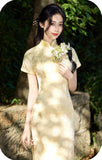Sebastiana Light Yellow Slim-Fit Cheongsam