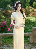 Sebastiana Light Yellow Slim-Fit Cheongsam